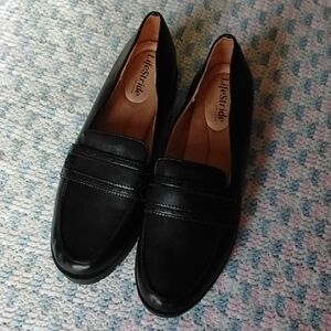Life Stride Women's Sleek Black Loafers